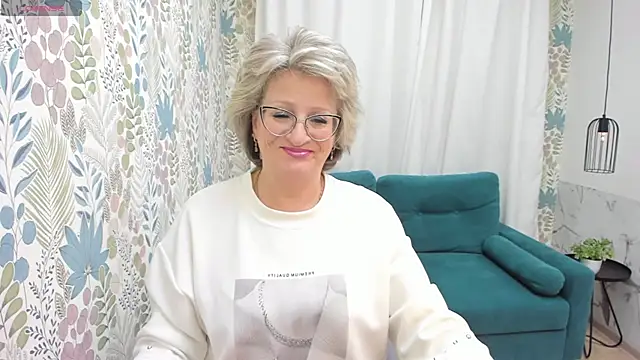 Snapshot of EvelynJoyful chatting on 03.10.25 EvelynJoyful online show from 03.10.25