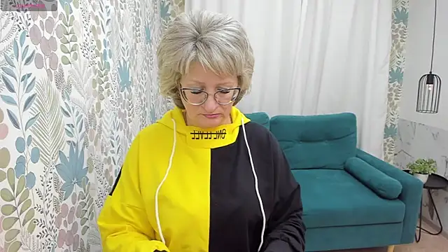 Snapshot of EvelynJoyful chatting on 03.11.25 EvelynJoyful online show from 03.11.25