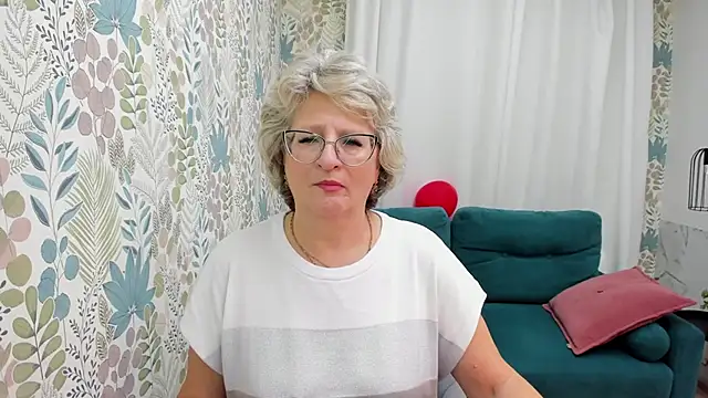 Snapshot of EvelynJoyful chatting on 09.10.25 EvelynJoyful online show from 09.10.25