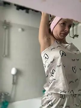 Snapshot of AnastasiaAniess chatting on 02.04.25 AnastasiaAniess online show from 02.04.25