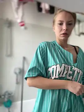 Snapshot of AnastasiaAniess chatting on 03.13.25 AnastasiaAniess online show from 03.13.25