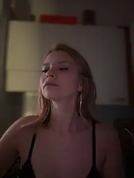 Snapshot of AnastasiaAniess chatting on 03.15.25 AnastasiaAniess online show from 03.15.25