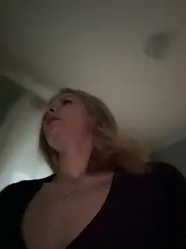 Snapshot of AnastasiaAniess chatting on 03.19.25 AnastasiaAniess online show from 03.19.25