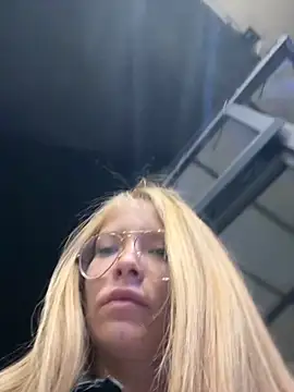 Snapshot of AnastasiaAniess chatting on 09.28.25 AnastasiaAniess online show from 09.28.25