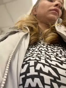 Snapshot of AnastasiaAniess chatting on 10.17.25 AnastasiaAniess online show from 10.17.25