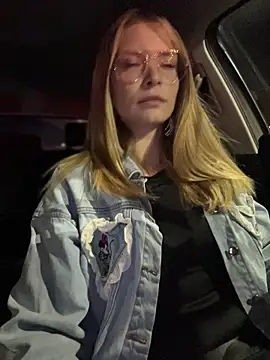 Snapshot of AnastasiaAniess chatting on 10.31.25 AnastasiaAniess online show from 10.31.25