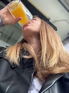 Snapshot of AnastasiaAniess chatting on 11.02.25 AnastasiaAniess online show from 11.02.25