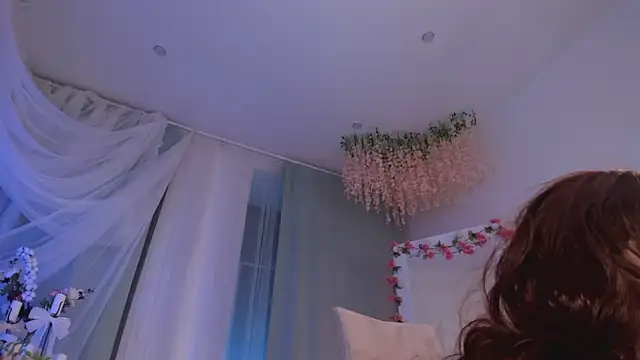 Snapshot of LilianKroft chatting on 02.27.25 LilianKroft online show from 02.27.25