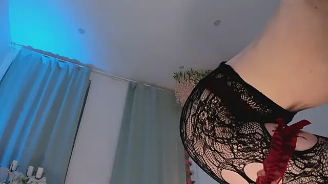 Snapshot of LilianKroft chatting on 03.18.25 LilianKroft online show from 03.18.25