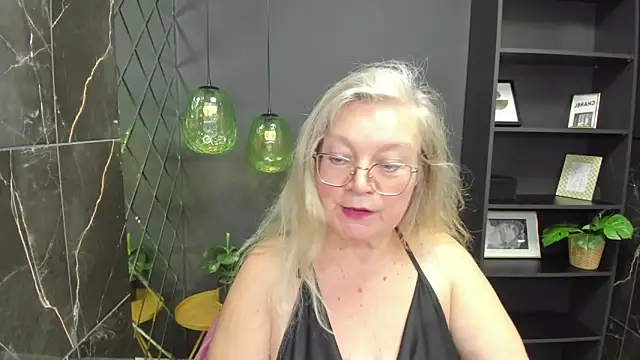 Snapshot of NataliMellow chatting on 10.04.25 NataliMellow online show from 10.04.25