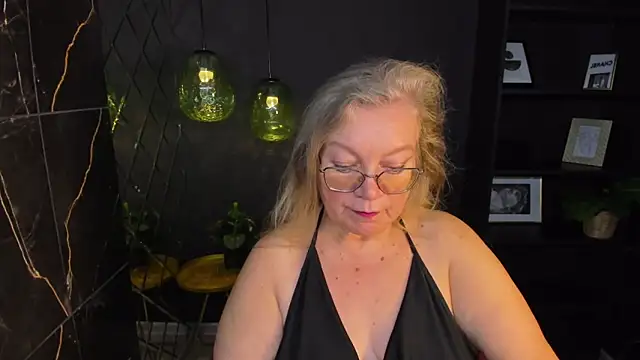 Snapshot of NataliMellow chatting on 11.04.25 NataliMellow online show from 11.04.25