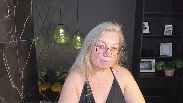 Snapshot of NataliMellow chatting on 11.14.25 NataliMellow online show from 11.14.25