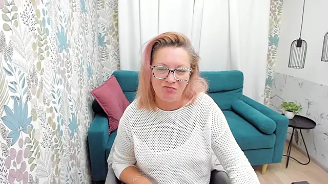 Snapshot of LeaPure chatting on 12.16.24 LeaPure online show from 12.16.24