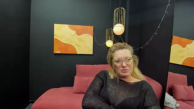 Snapshot of LeaPure chatting on 03.01.25 LeaPure online show from 03.01.25