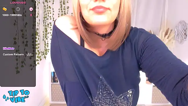 Snapshot of JillSpacey chatting on 03.10.25 JillSpacey online show from 03.10.25
