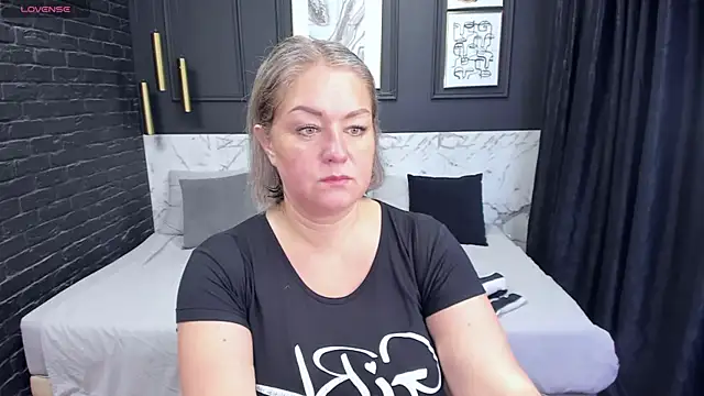 JenniferLight online show from 12.14.24