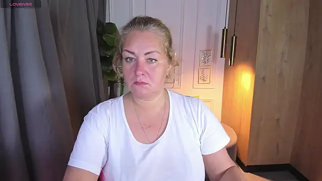 JenniferLight online show from 10.12.25