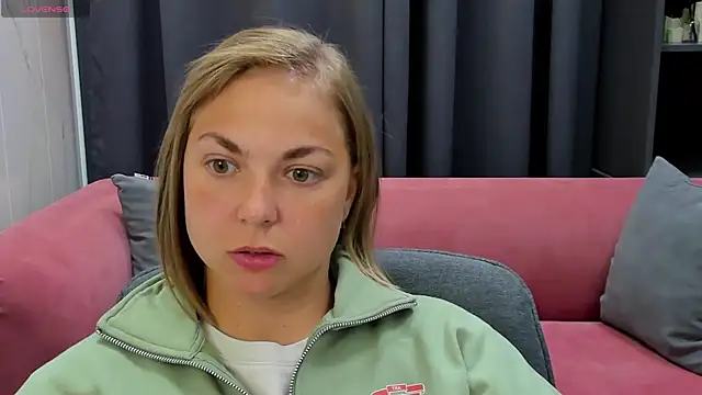 Snapshot of TataArdent chatting on 09.30.25 TataArdent online show from 09.30.25