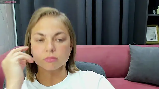 Snapshot of TataArdent chatting on 10.23.25 TataArdent online show from 10.23.25