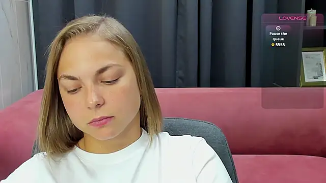 Snapshot of TataArdent chatting on 10.24.25 TataArdent online show from 10.24.25