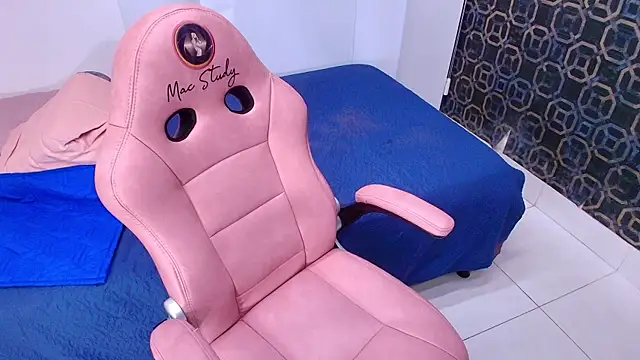 Snapshot of sarakaisy chatting on 01.28.25 sarakaisy online show from 01.28.25