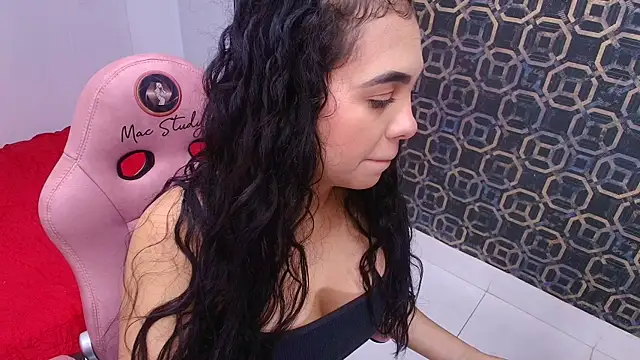 Snapshot of sarakaisy chatting on 02.01.25 sarakaisy online show from 02.01.25