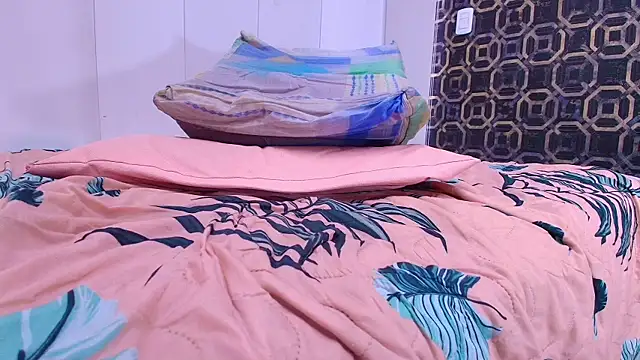 Snapshot of sarakaisy chatting on 03.11.25 sarakaisy online show from 03.11.25