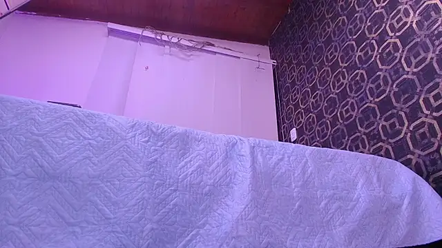 Snapshot of sarakaisy chatting on 09.28.25 sarakaisy online show from 09.28.25