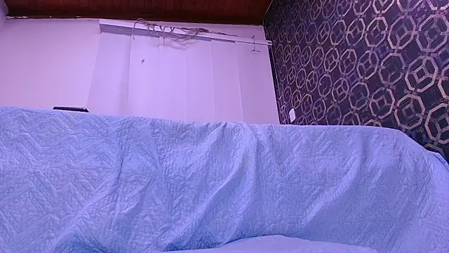 Snapshot of sarakaisy chatting on 10.14.25 sarakaisy online show from 10.14.25