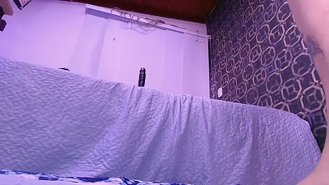 Snapshot of sarakaisy chatting on 10.21.25 sarakaisy online show from 10.21.25