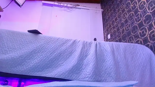 Snapshot of sarakaisy chatting on 10.25.25 sarakaisy online show from 10.25.25