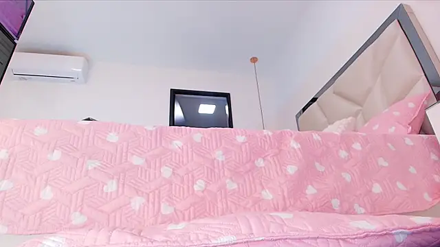 Snapshot of sarakaisy chatting on 11.01.25 sarakaisy online show from 11.01.25