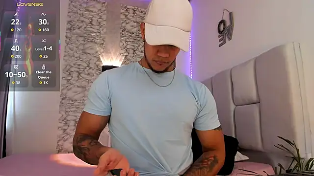 Snapshot of CRAZYBOYLOVE chatting on 10.15.25 CRAZYBOYLOVE online show from 10.15.25