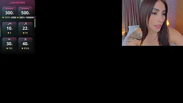 Snapshot of Sarah_Stone_ chatting on 11.07.25 Sarah Stone online show from 11.07.25