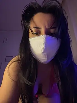 White-Petite online show from 04.03.26