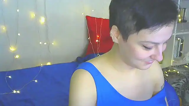 Snapshot of MartaBounty chatting on 12.14.24 MartaBounty online show from 12.14.24