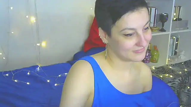 Snapshot of MartaBounty chatting on 12.14.24 MartaBounty online show from 12.14.24