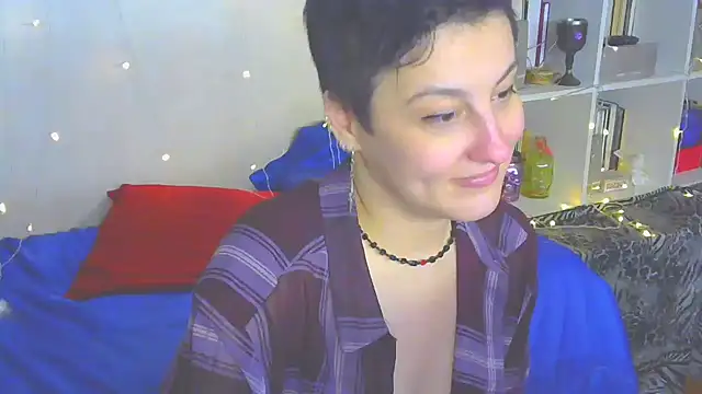 Snapshot of MartaBounty chatting on 12.26.24 MartaBounty online show from 12.26.24