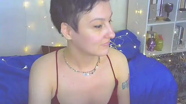 Snapshot of MartaBounty chatting on 12.28.24 MartaBounty online show from 12.28.24