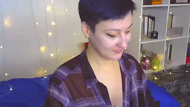 Snapshot of MartaBounty chatting on 02.15.25 MartaBounty online show from 02.15.25