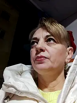 Snapshot of MindiGraceful chatting on 12.21.24 MindiGraceful online show from 12.21.24