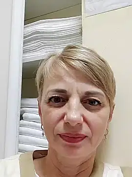 Snapshot of MindiGraceful chatting on 09.24.25 MindiGraceful online show from 09.24.25