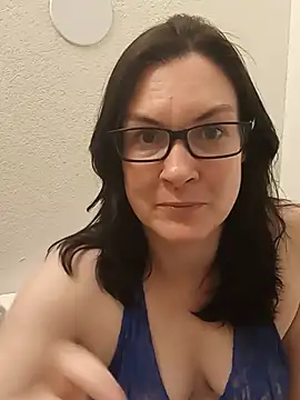 Snapshot of DesreRose chatting on 06.25.26 DesreRose online show from 06.25.26