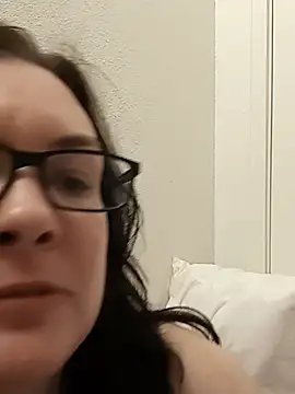 Snapshot of DesreRose chatting on 08.04.26 DesreRose online show from 08.04.26