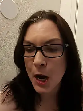 Snapshot of DesreRose chatting on 08.10.26 DesreRose online show from 08.10.26