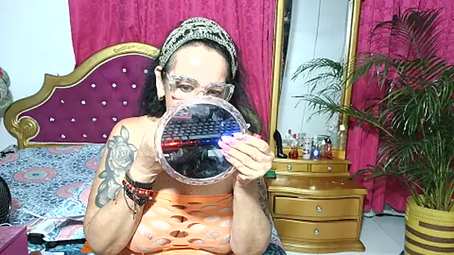 Snapshot of big_boobsmature chatting on 10.10.25 big boobsmature online show from 10.10.25