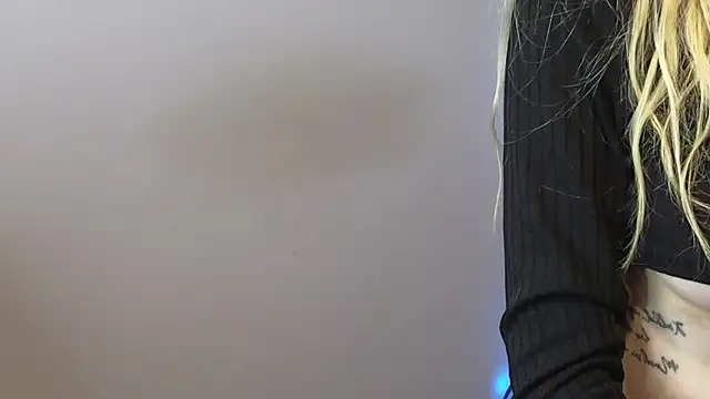 JuliaJuliette online show from 10.22.25