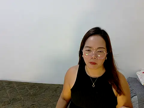 BURBERRY69 online show from 04.07.26