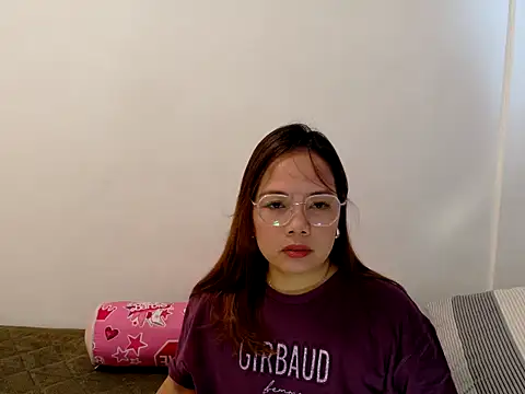 Snapshot of BURBERRY69 chatting on 04.23.26 BURBERRY69 online show from 04.23.26