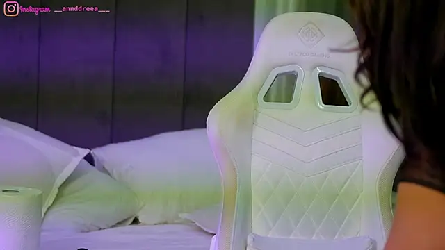 perfectt33n online show from 10.25.25